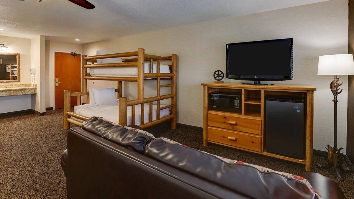 Peoria Hotel | Bringing the Crew? Expanded King Bunk Bed in Stoney Creek Peoria | 2 Units
