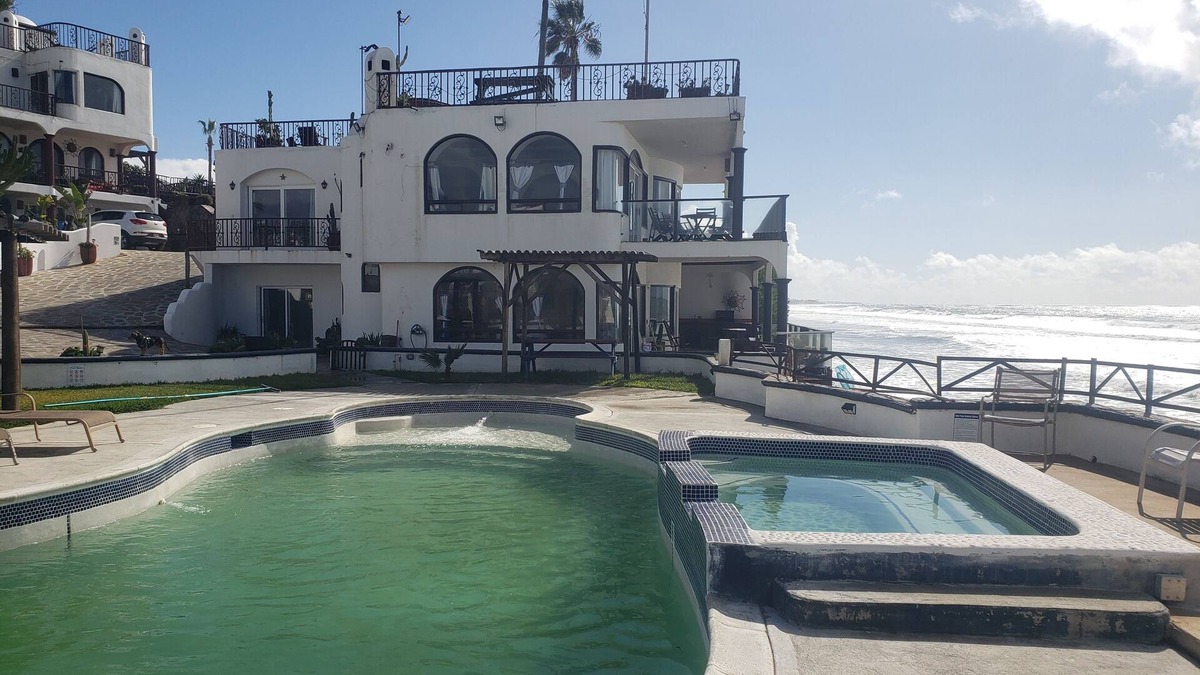 Playas de Rosarito Villa | Brisa Oceanfront & Poolside Villa - Right on the water. Jacuzzi, beach & bbq.