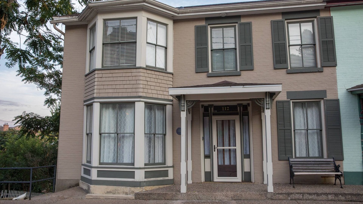 Galena House | Brisk Fall days on Bench St – Steps from Shopping, Dining & Turner Hall!