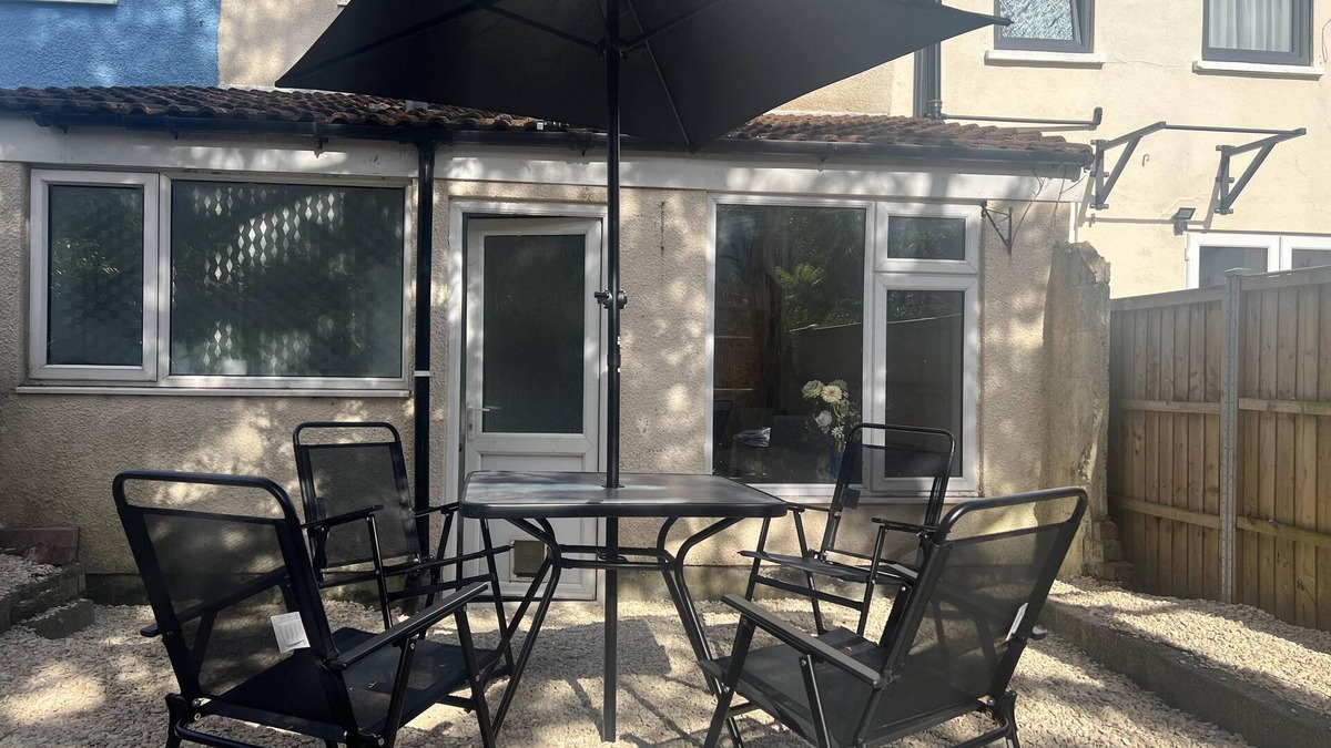 Easton House | Bristol - 4 Beds - Sleeps 7 - For Groups - Garden