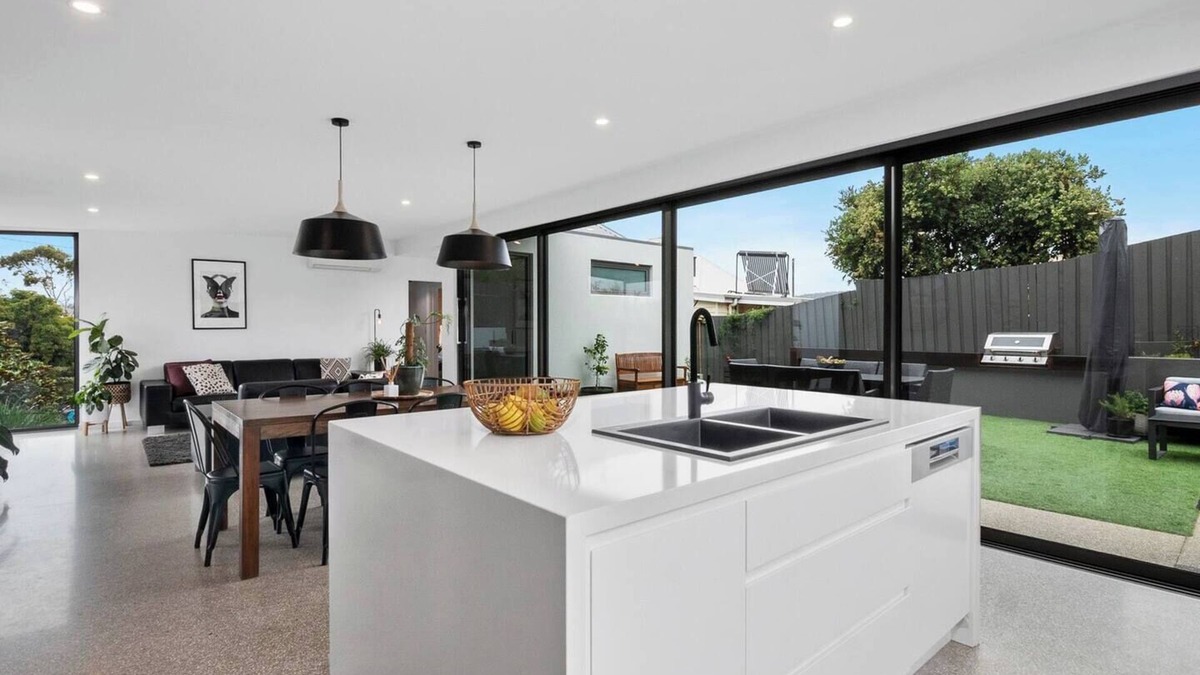 Bellerive House | Britannia at Bellerive Stroll to Marina and Beach