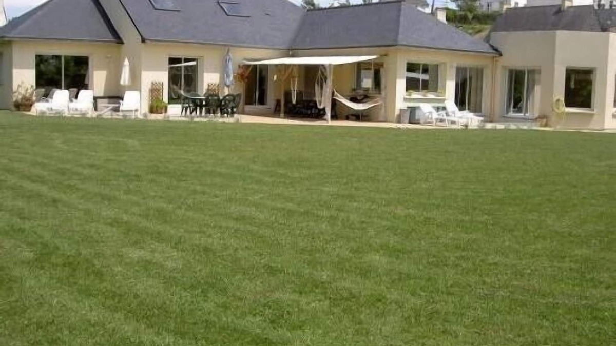 Saint-Nic Villa | Brittany house 12 people interior swimming pool edge of sea