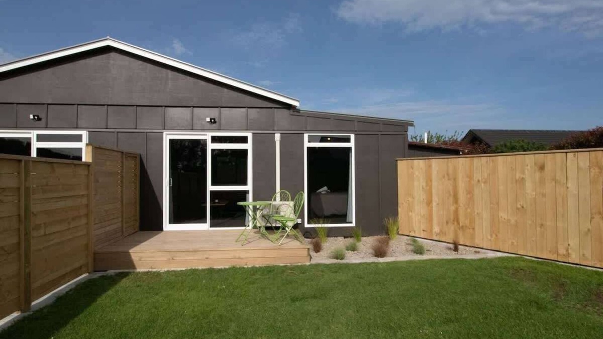 Brixton Apartment | Brixton Pet-Friendly Flight Pad Apartment