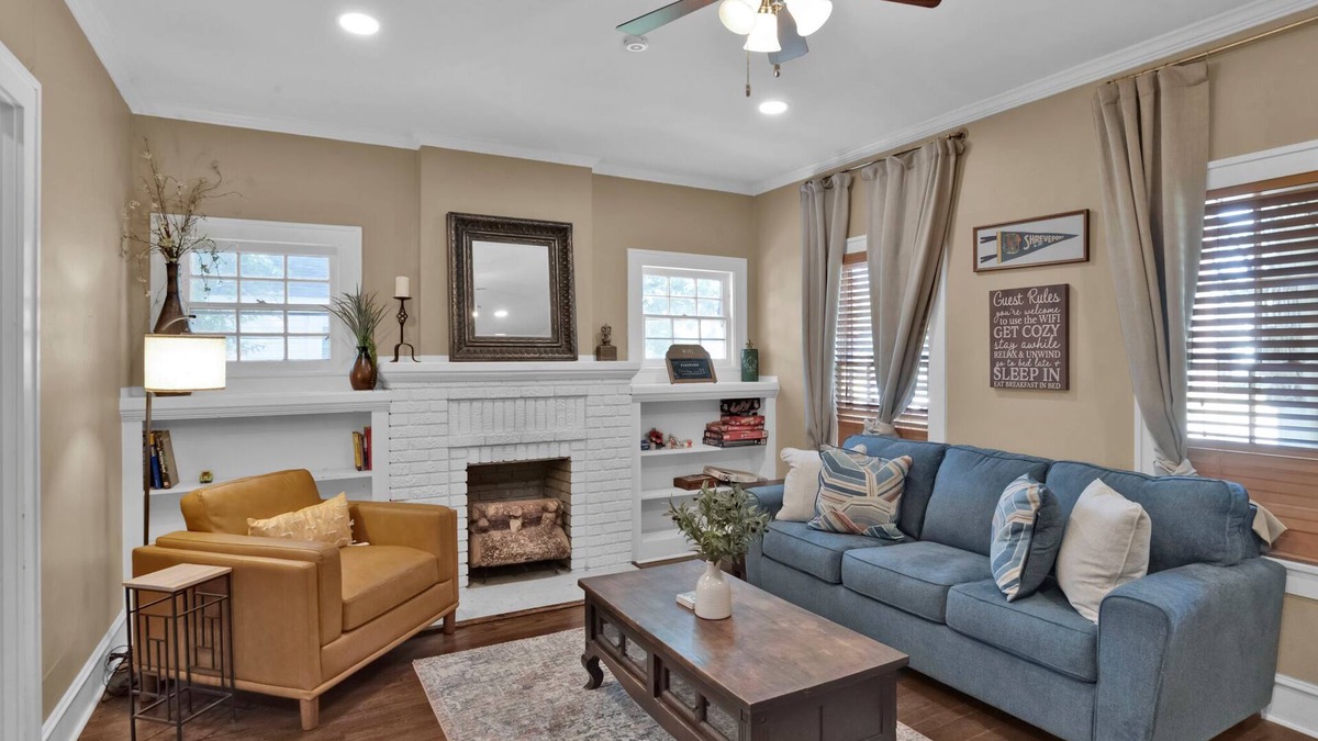 Broadmoor House | Broadmoor 3 Bed Pet Friendly Fenced Backyard