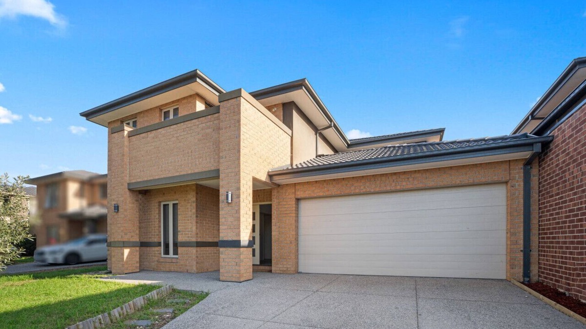 Point Cook House | Broadstone PC 9-bed 5-bathroom Luxe Family House Double Storey