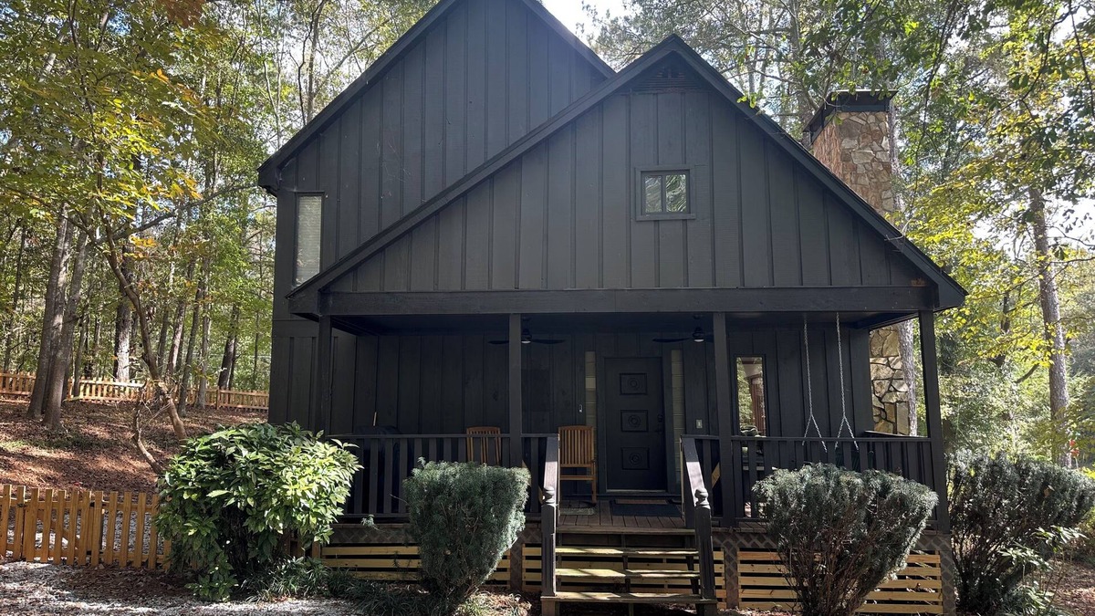 Nicholson House | Brockton Bungalow- Charming Cabin Just Outside of Athens!