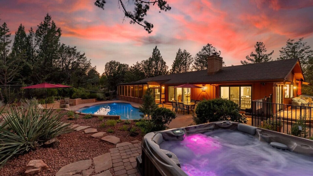 Sedona Apartment | Broken Arrow Oasis Pool & Spa
