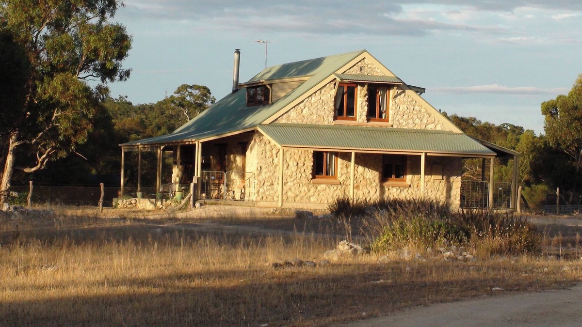 Freeling Cottage | Broken Gum Country Retreat - 150 acres of beautiful bush and countryside