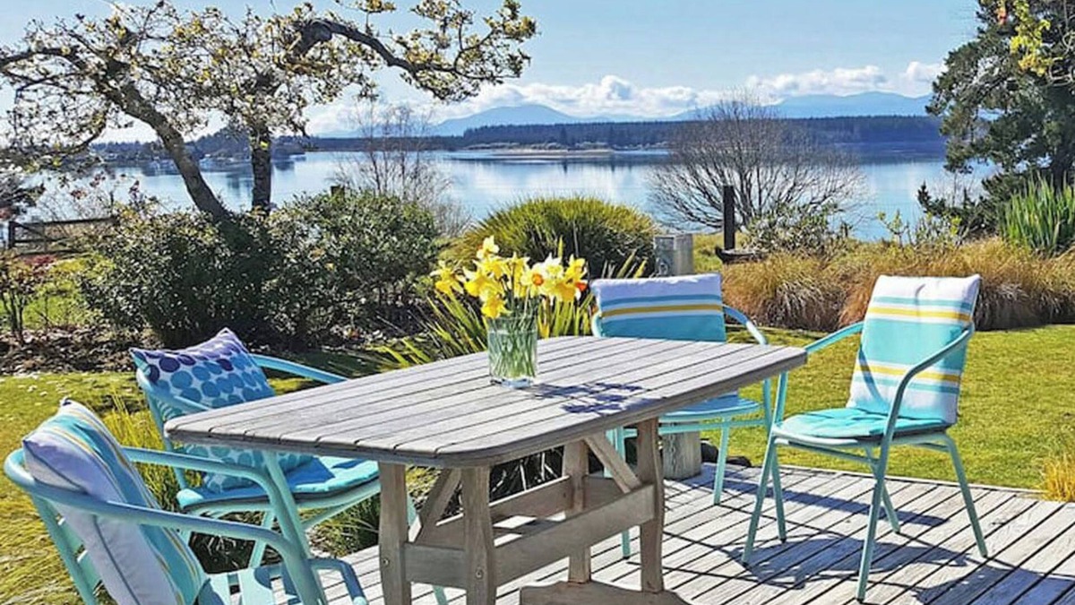 Bronte Cottage | Bronte Tides Cottage. nStunning bay view - A restful, cosy 2 bedroom cottage