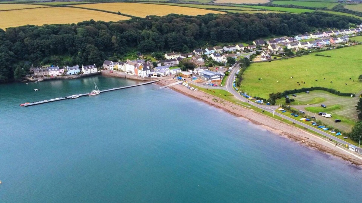 St Brides Cottage | Brook Cottage - 7 Bedroom Cottage - Dale