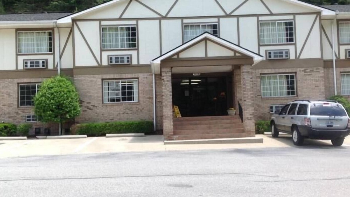 Inez Hotel | Brookshire Inn