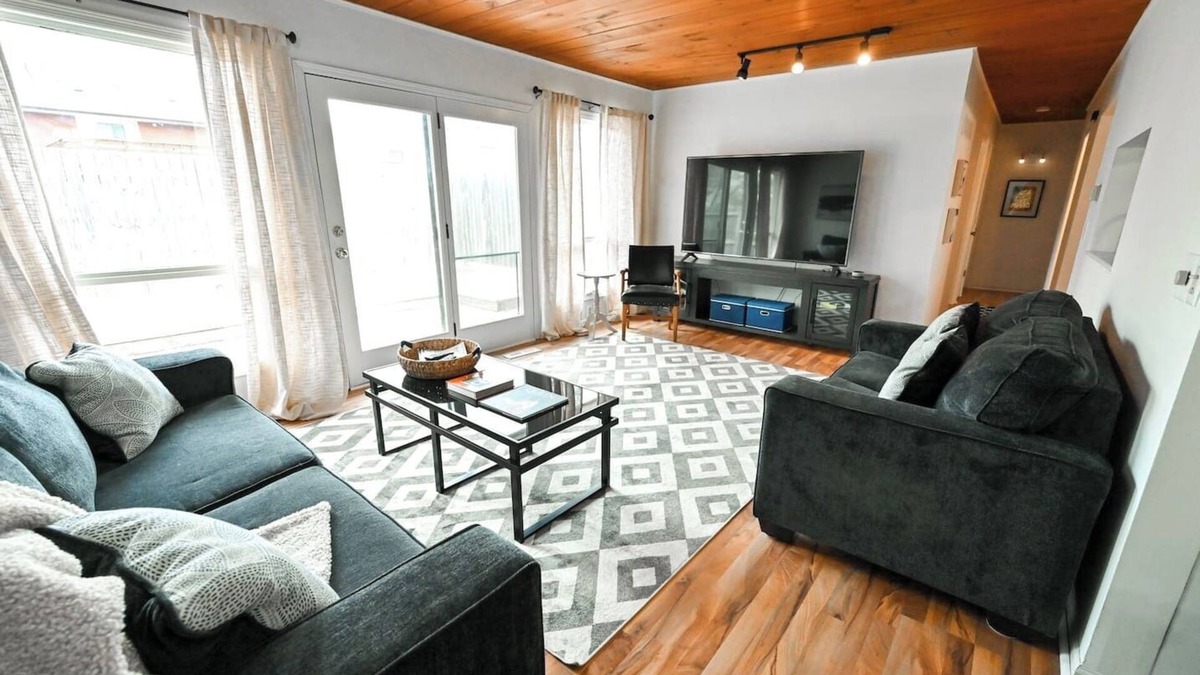 Lincoln House | Brookside Bungalow - A cheerful home near downtown