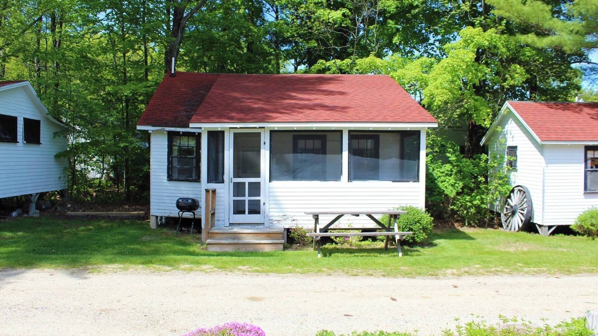North Sebago Cottage | Brookside Cottage-Private Beach-Pets Welcome - Round Table Lodge, Sebago, Maine