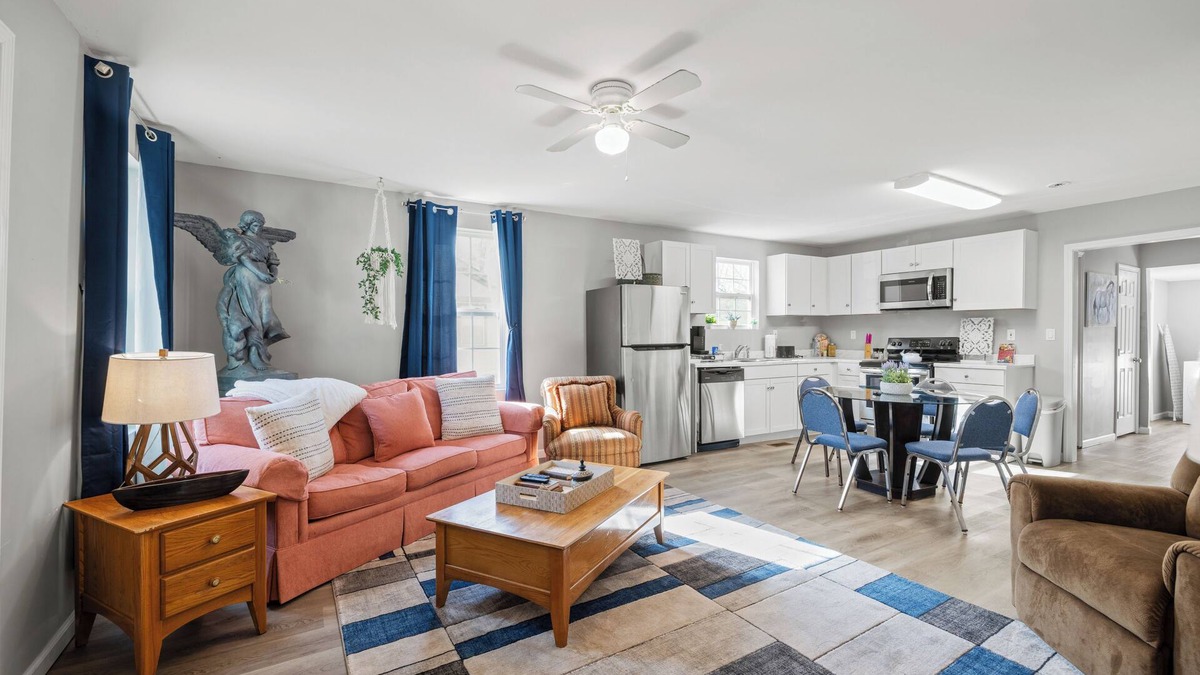 Covington House | Brothers bond 3bed 2bath, short walk to the square