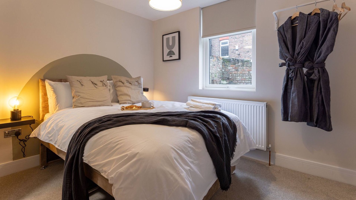 Liverpool Apartment | Broughton Place 1: 1BR Modern Flat in Liverpool