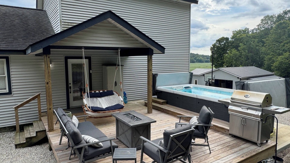 Gnaw Bone House | Brown County Home on 135 South SWIM SPA