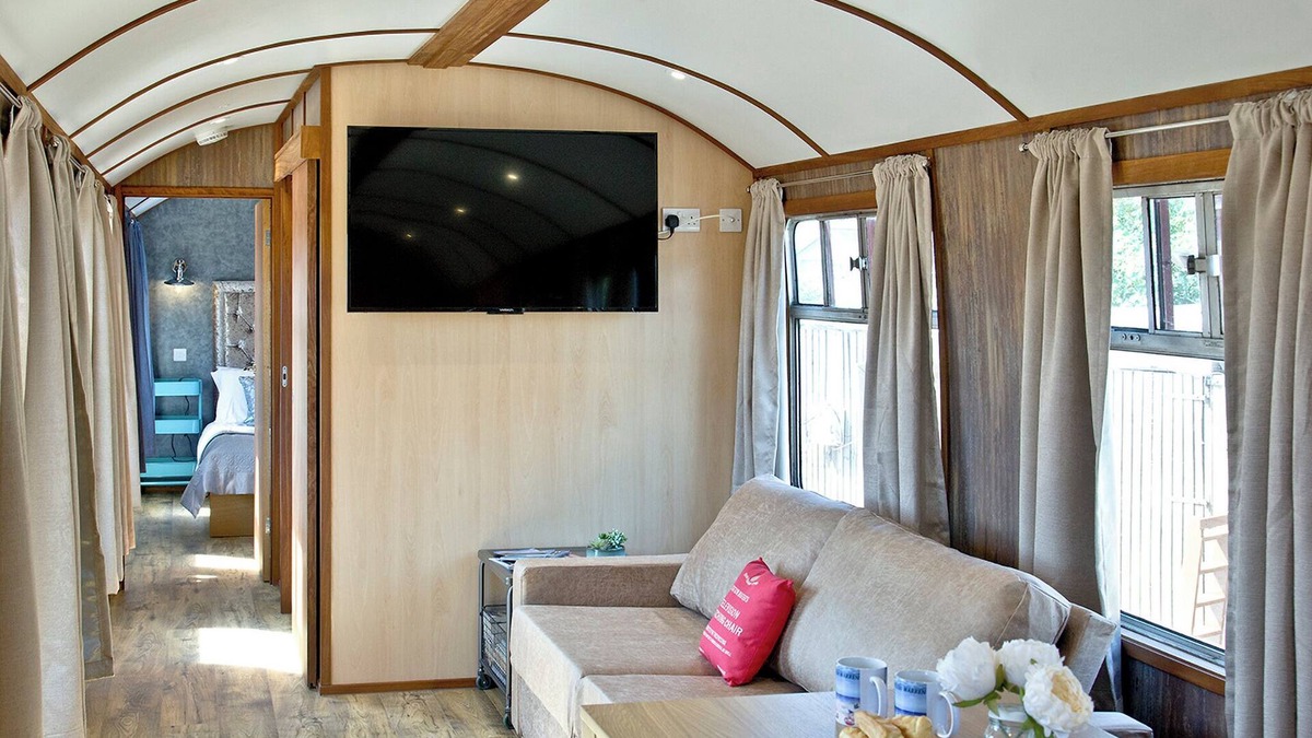 Dawlish Warren Ski Chalet | Brunel Boutique Railway Carriage 2