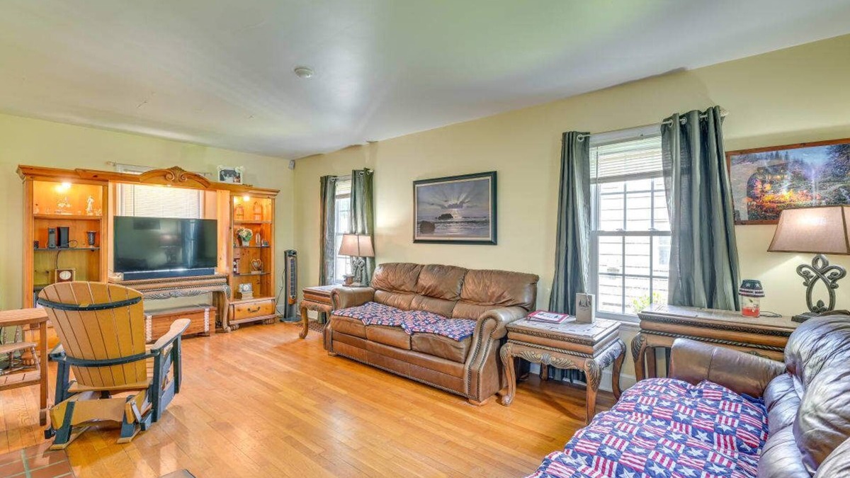 Gloversville House | BryBears Cottage-Gateway toThe Adirondacks