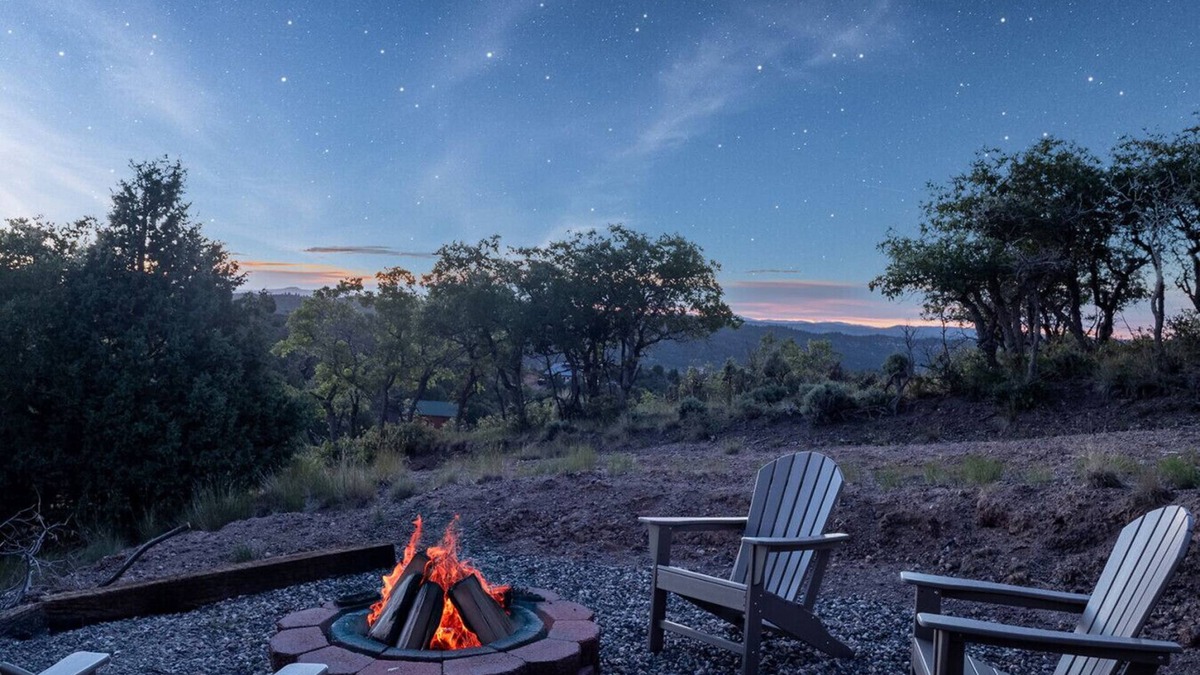 Alton Cabin | Bryce and Zion- Cowboy Hot Tub and Alien Sightings