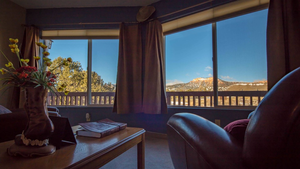 Tropic Bed & Breakfast | Bryce Trails Bed and Breakfast