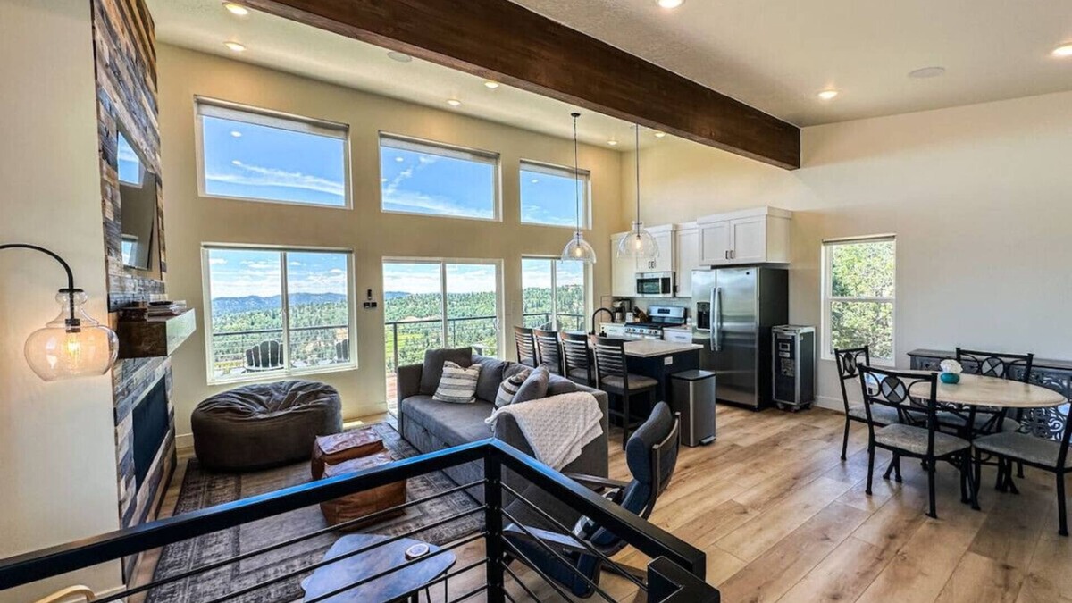 Long Valley Junction Cabin | Bryce View Cabin - New Cabin with Amazing Views!