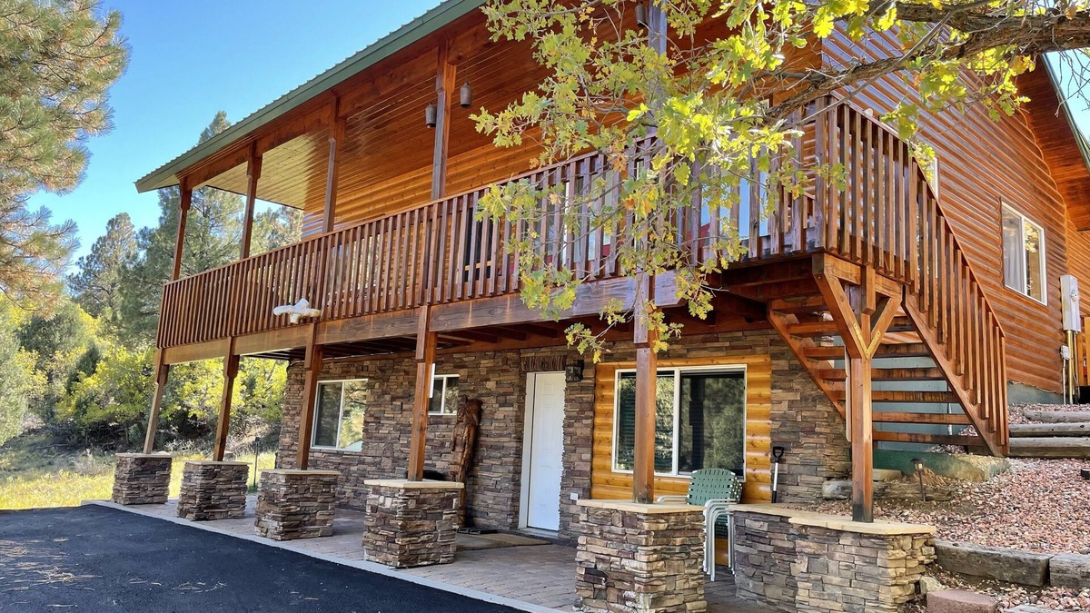 Long Valley Junction Cabin | Bryce & Zion midpoint! Firepit & pool table. ATV trails nearby.