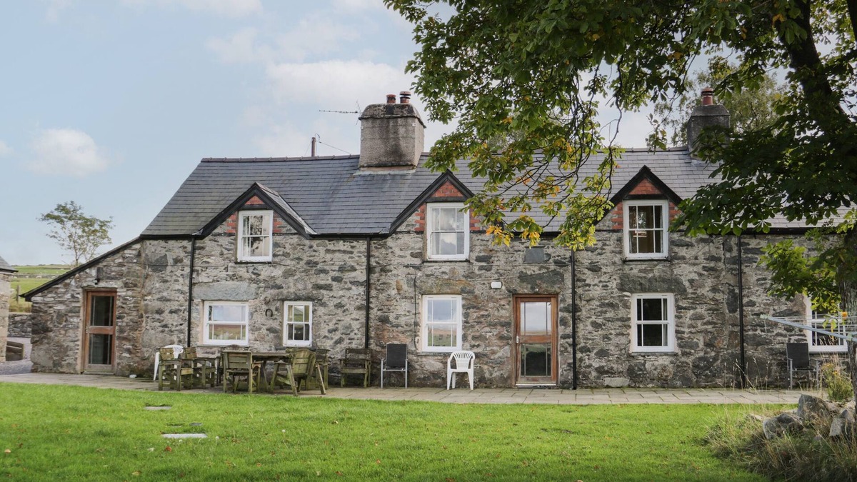 Pentre-Foelas Cottage | Bryn Dedwydd Farmhouse