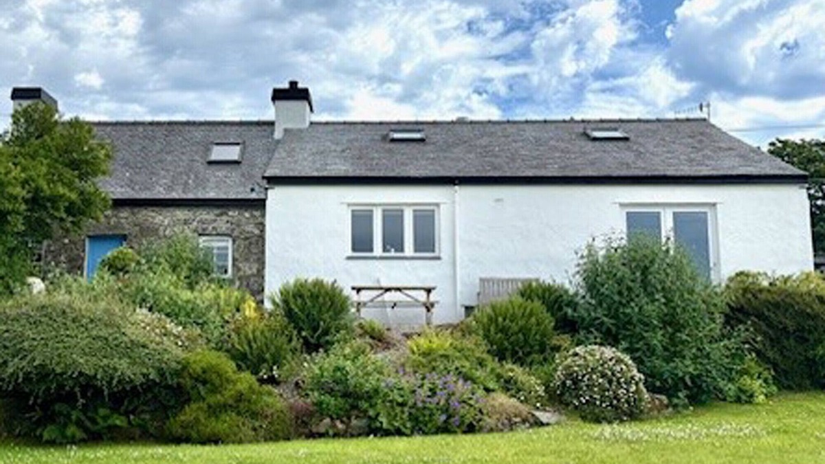 Rhiw Cottage | Bryn Goleu - Three Bedroom Cottage, Sleeps 6