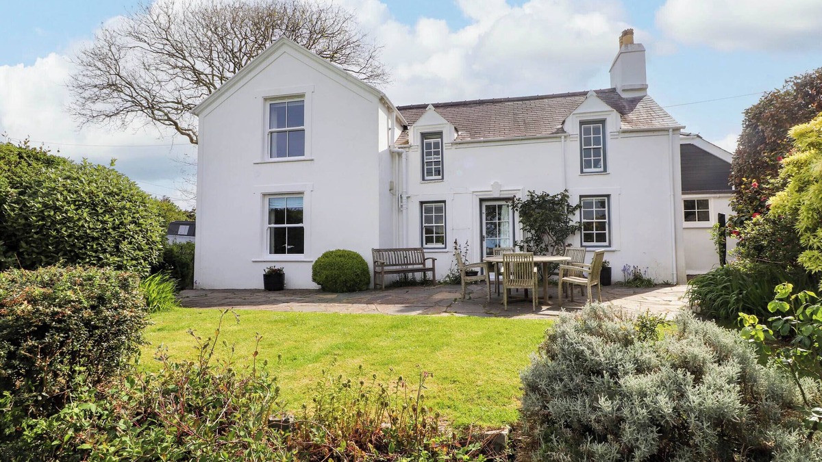 Garn Fadryn Cottage | BRYN TIRION, pet friendly, character holiday cottage in Morfa Nefyn