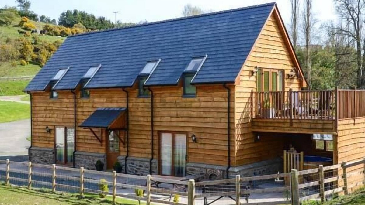 Howey Cottage | BRYNHIR FARM, family friendly, luxury holiday cottage in Howey