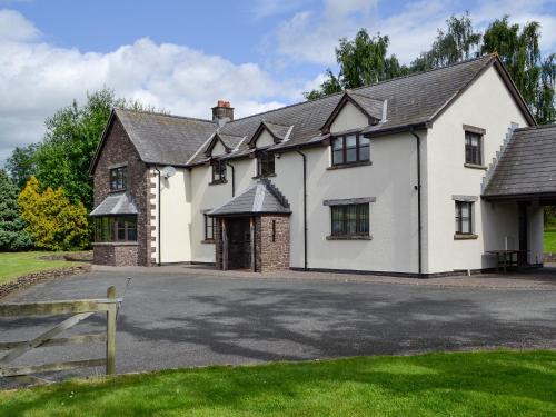 Llanfihangel Tal-y-llyn House | Brynich Villa