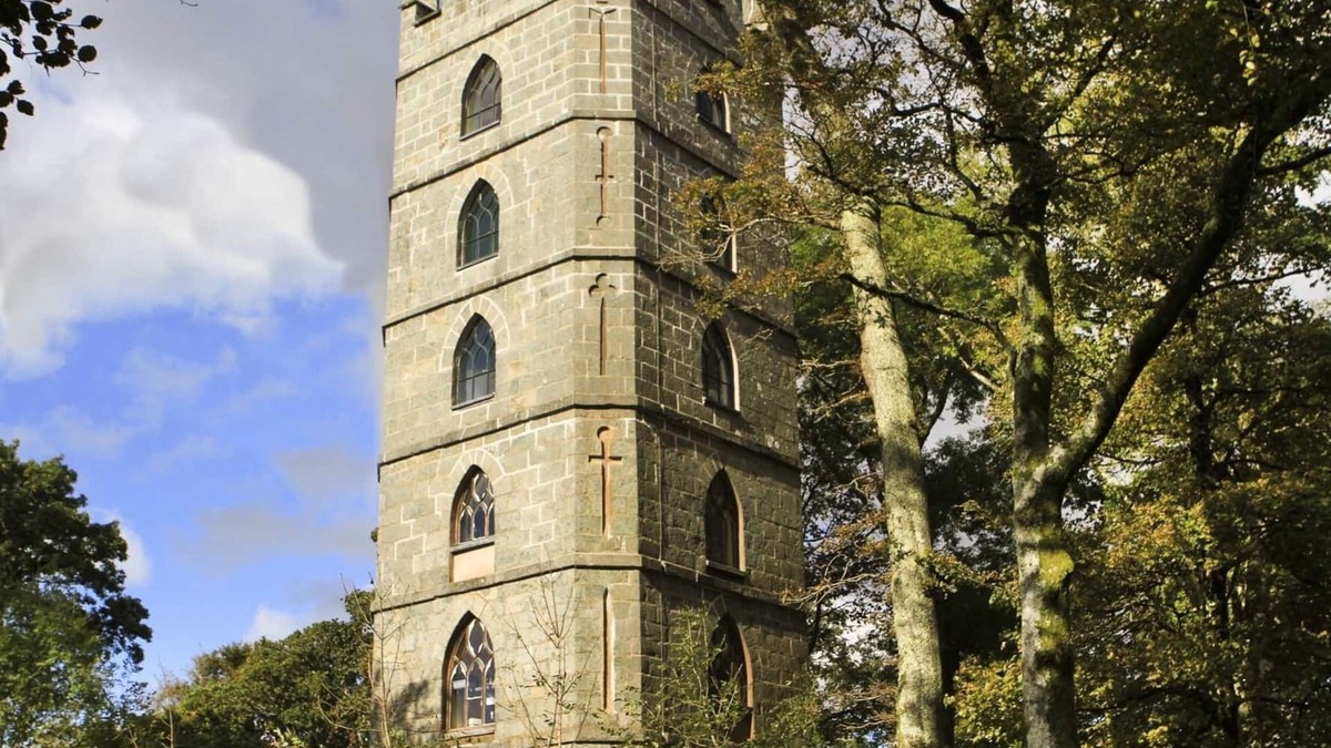 Garndolbenmaen Cottage | BRYNKIR TOWER, pet friendly, with open fire in Garndolbenmaen