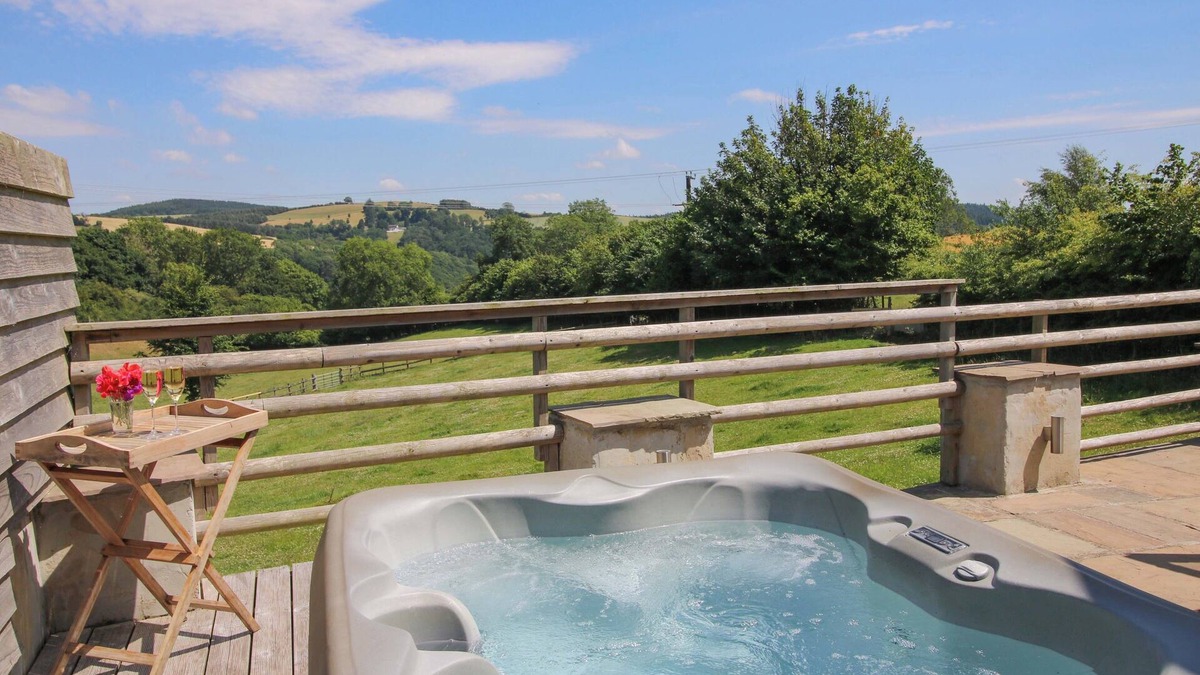 Hopton Castle Cottage | BRYNLIKKY COTTAGE, family friendly, with hot tub in Bucknell