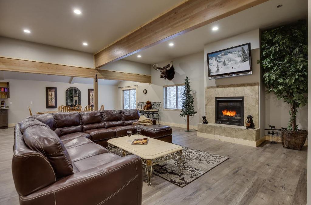 Island Park House | Buck Buck Moose by KABINO Hot Tub Fire Pit Pool Table Poker Table Xbox