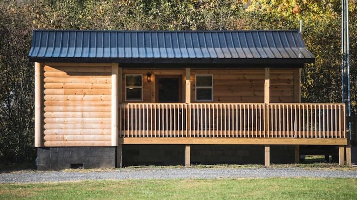 Frank Cabin | Buck Hill Tiny Home Cabin #5 Honeymoon Suite ADA Compliant