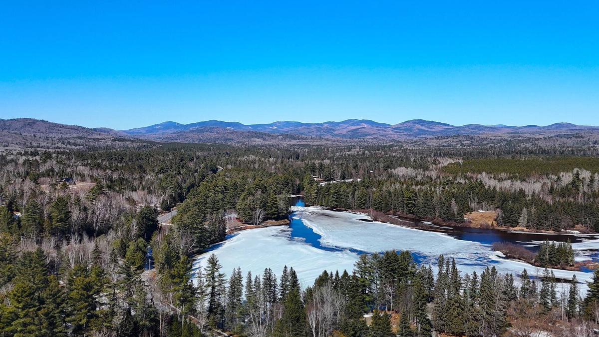 Eustis Apartment | Buck's Den - Snowmobile Trails, Trailer Parking, Near hiking, golfing, Sugarloaf