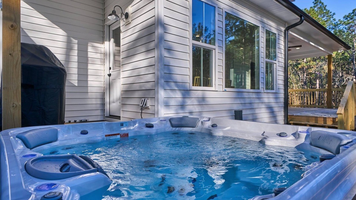 West End House | Bucket List Golf - Private par 3 hole w. hot tub