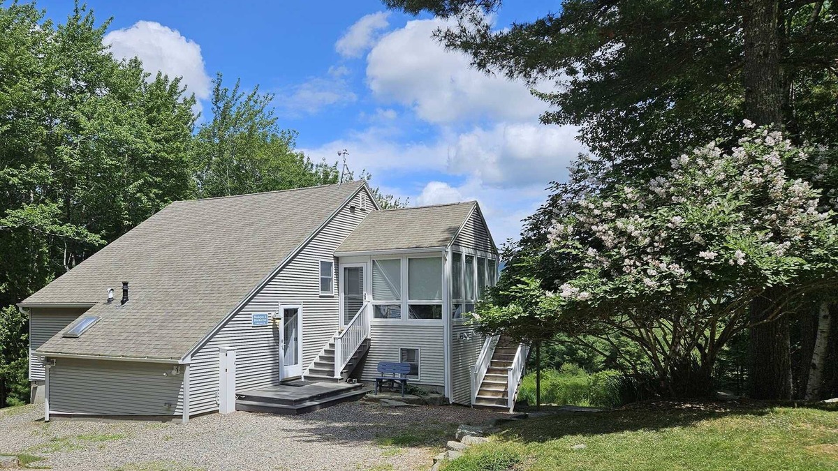 Hall Quarry Cottage | Buckeyes & Blueberries-beautiful, updated cottage overlooking Somes Sound and Acadia Natioal Park