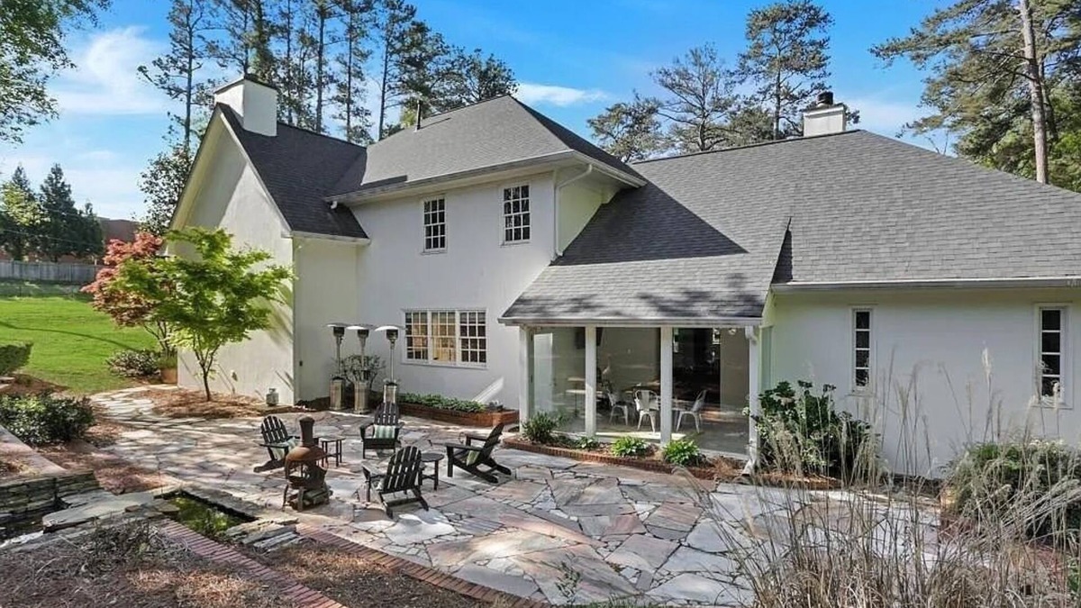 Tuxedo Park House | Buckhead Gallery house. An exclusive haven for discerning creatives.