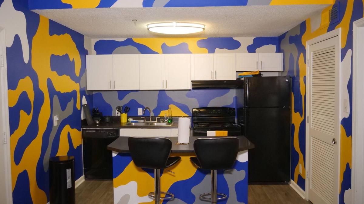 Lavista Park Apartment | Buckhead Loft with Beautiful Murals