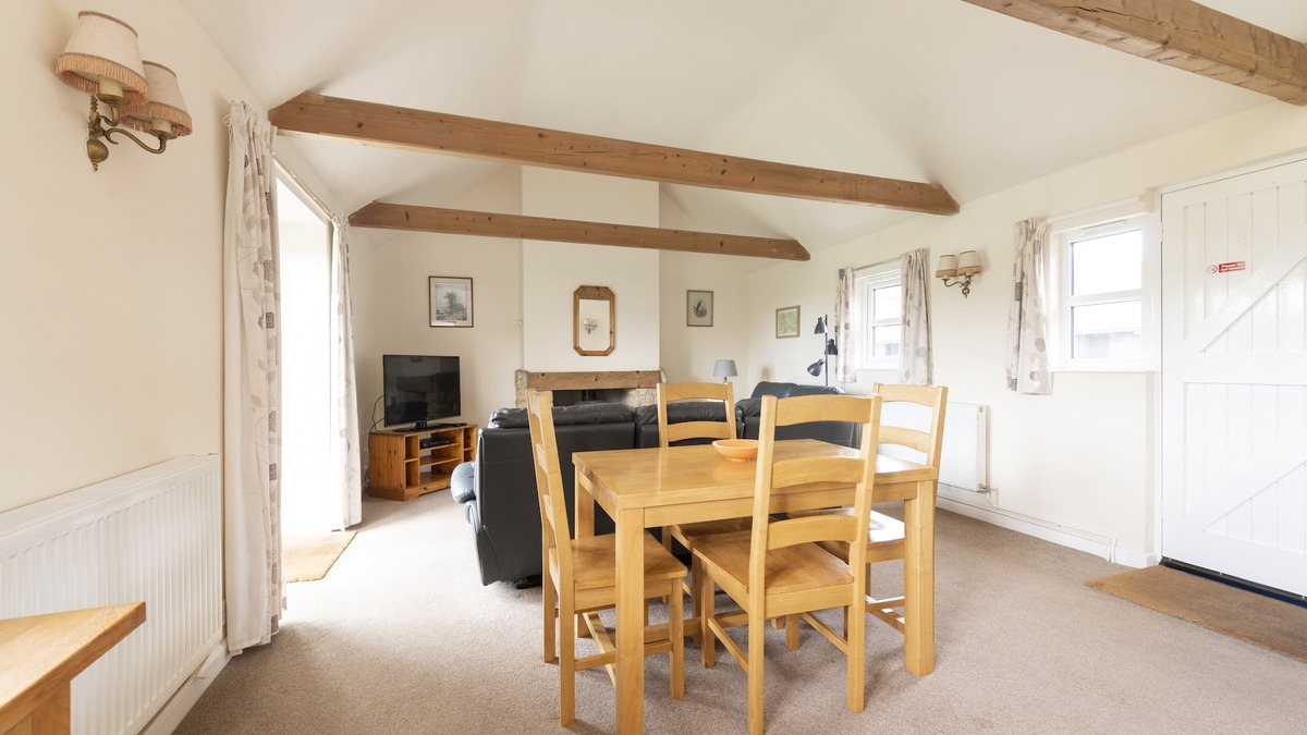 West Milton Cottage | Buckingham Cottage : Idyllic Getaway Cottage in the rolling hills of Dorset
