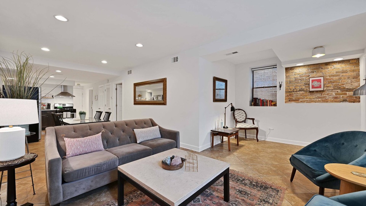 Wicker Park Condo | Bucktown Condo Just Two Blocks from the L by AllSet Turnover