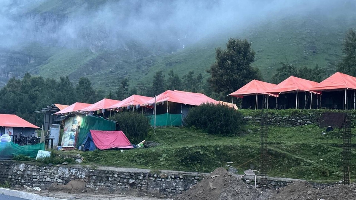 Badrinath RV Rental | Buddy hikers stay just 1.5 km from Badrinath Temple & 1.5 km from Mana Village