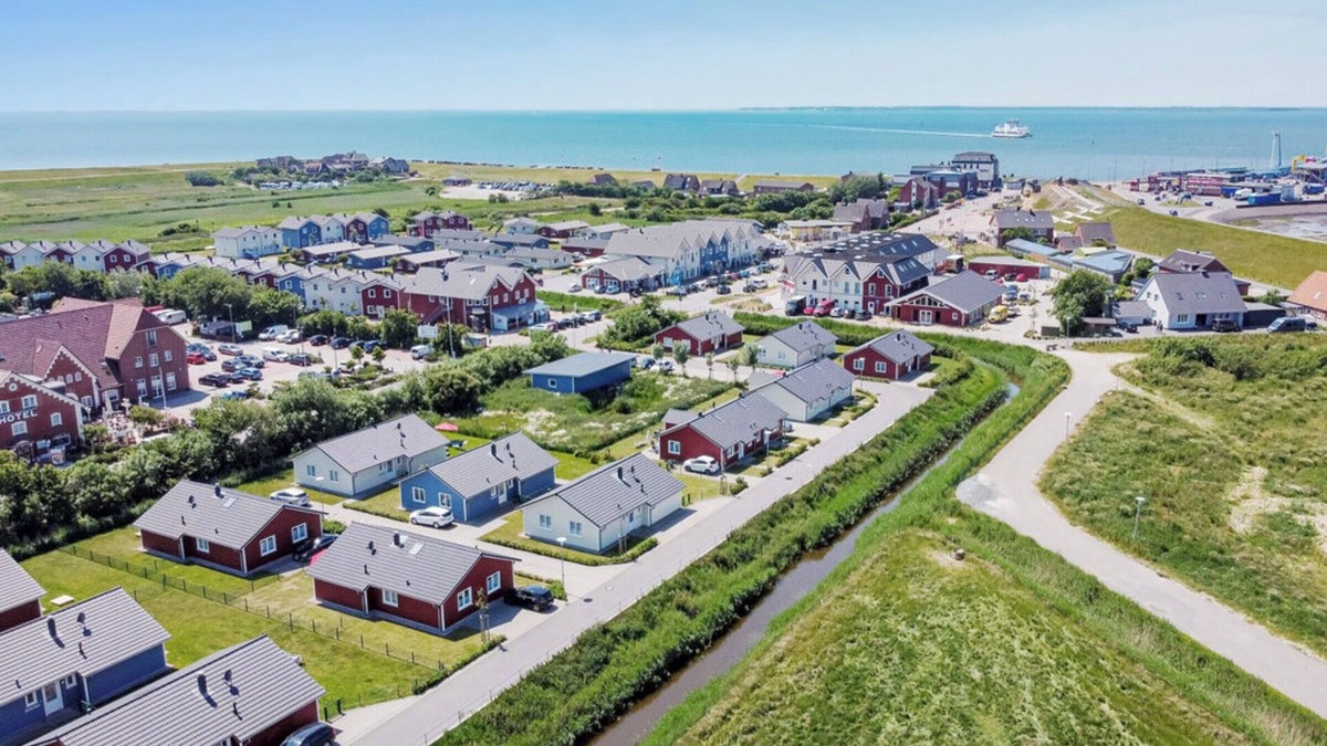 Dagebuell Apartment | Bude 6 directly on the dike in Dagebüll for 2 persons with water view