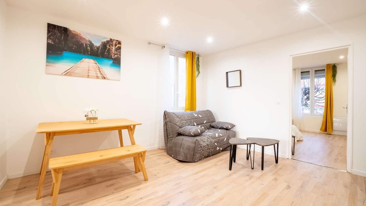 Charleville-Mezieres Apartment | Budget Apart City Centre With Parking