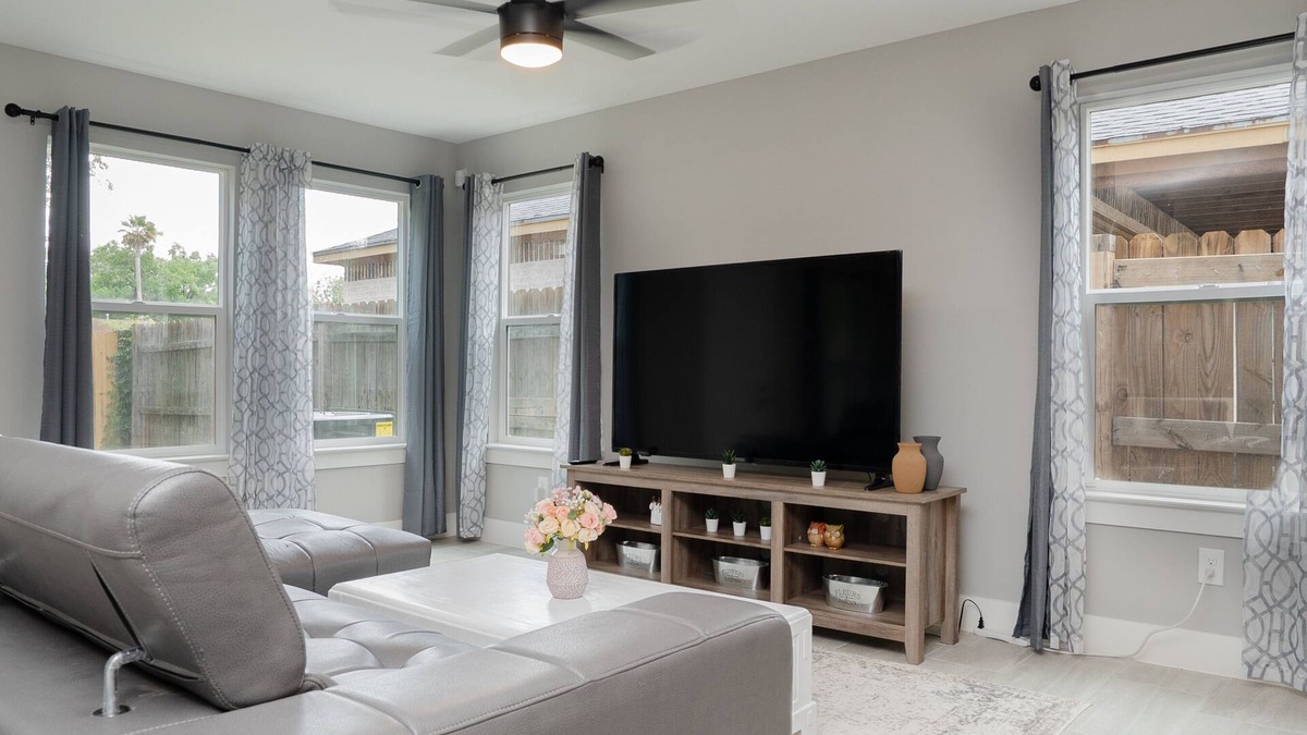 Houston House | Budget Friendly, Near Downtown- New Build Home