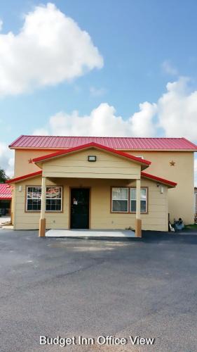 Hallettsville Hotel | Budget Inn