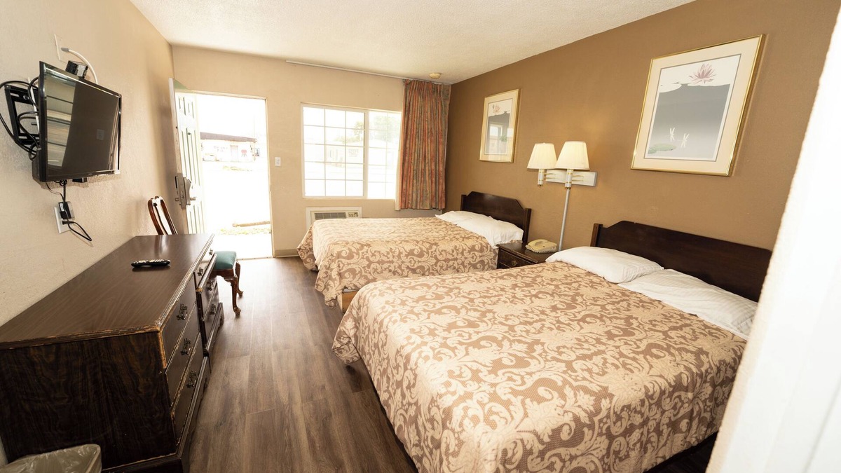 Ira Hotel | Budget Inn