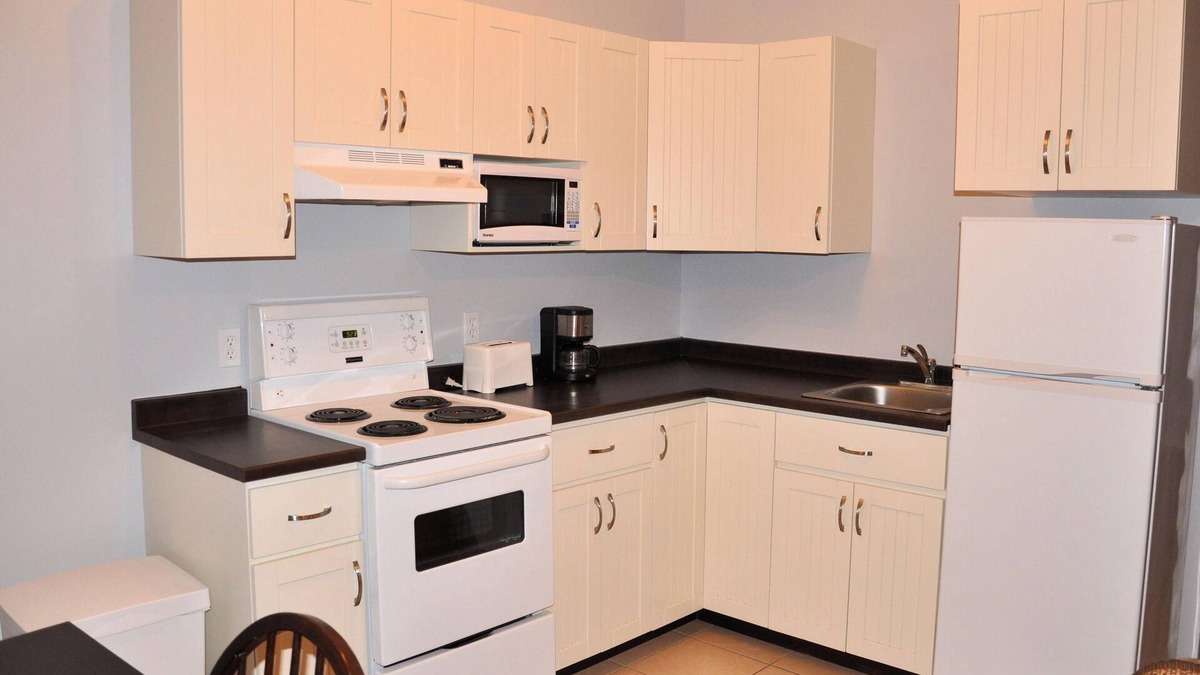 Rouyn-Noranda Apartment | Budget loft with two beds + sofa bed (Le Citadin)