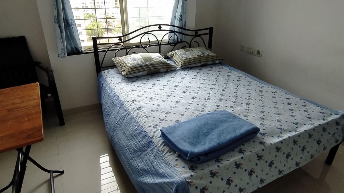 Undri Apartment | Budget Private Room near Magarpatta 5km Undri 2km - by IT Pro